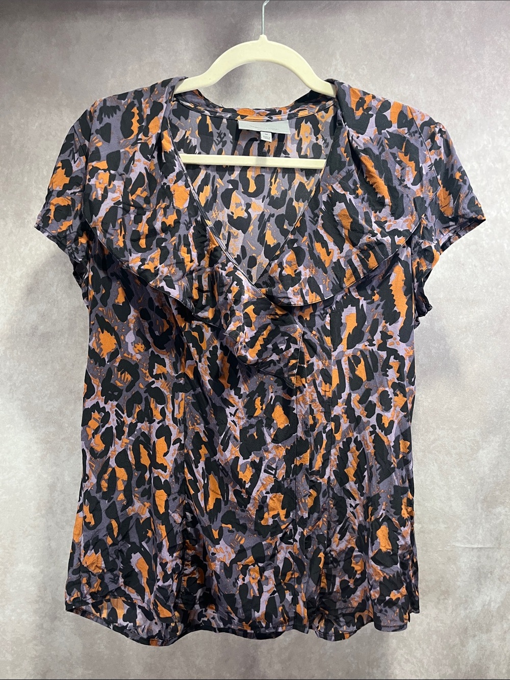 Classiques Entier Short Sleeve Ruffle Leopard V-Neck Top 100% silk size medium